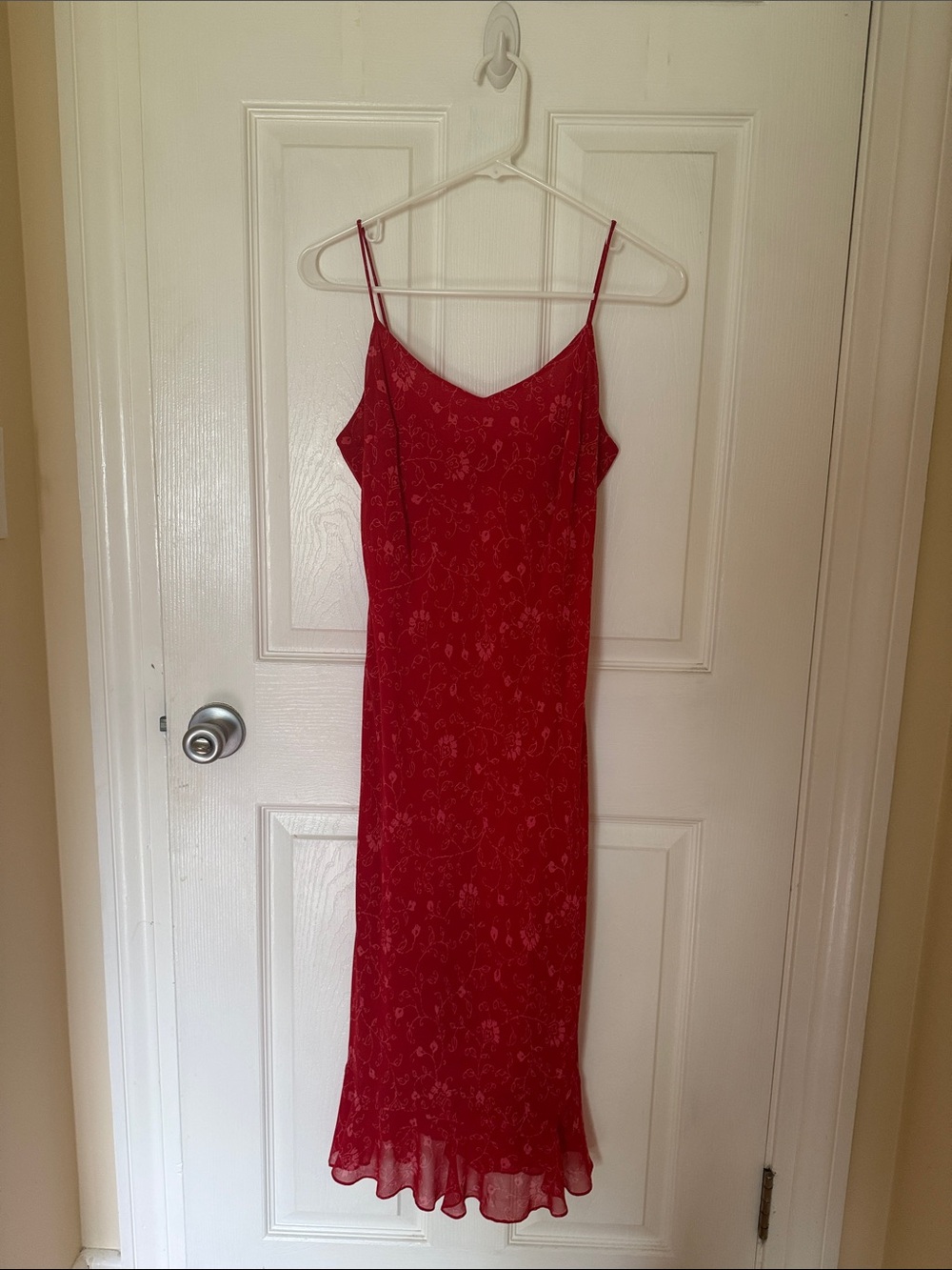 Ann Taylor Red Floral Slip Dress with Ruffle Hem. Size 6.
